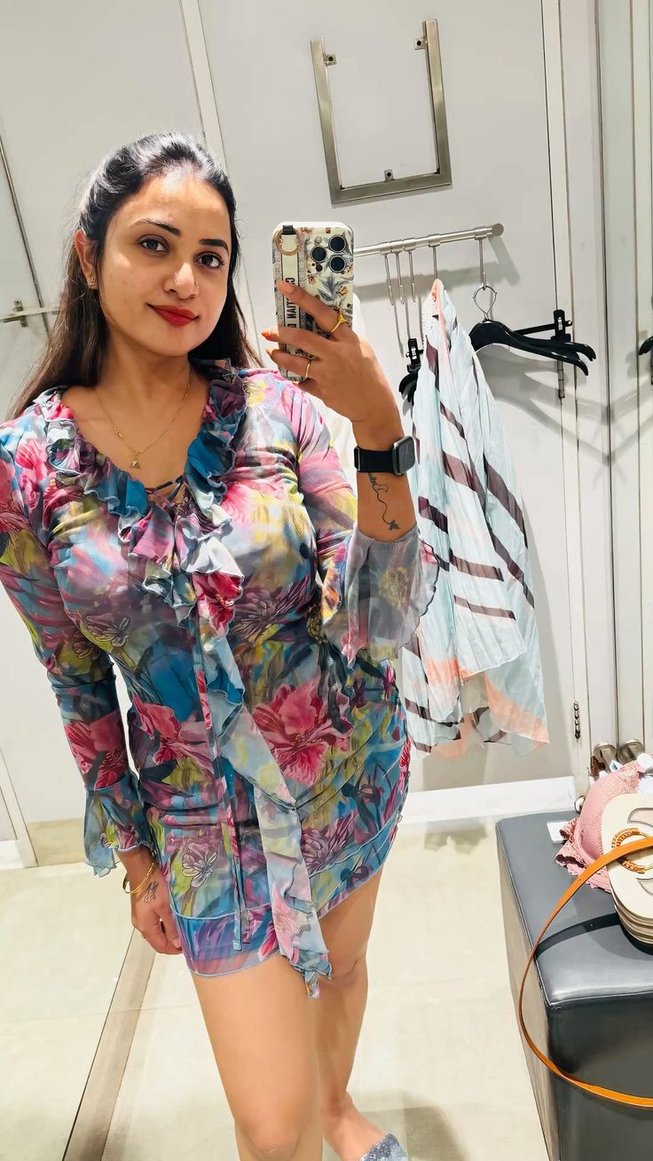 myself Riya Sharma available right now incall or outcall with Payment